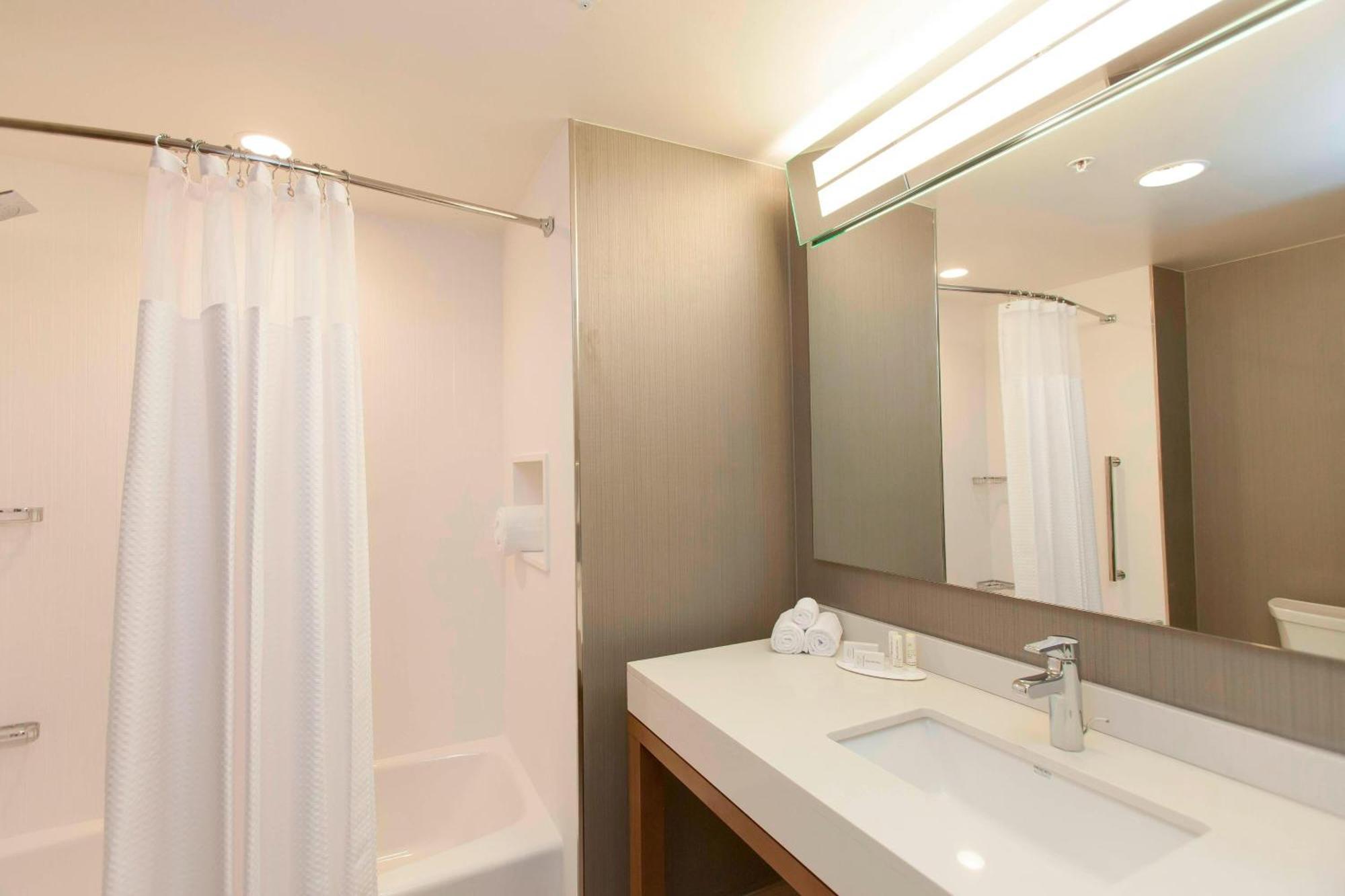 Courtyard By Marriott Houston City Place Spring Dış mekan fotoğraf